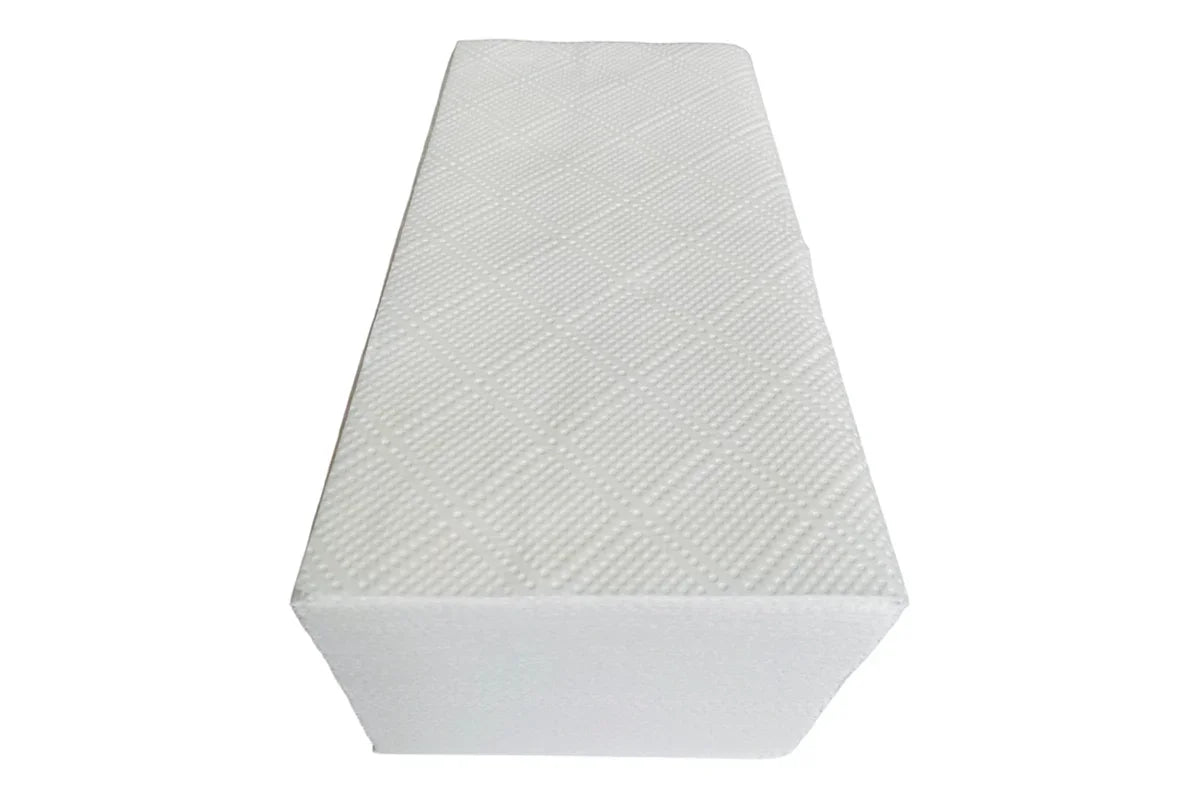 Biała składana papierowa ręcznikowa rolka z tłoczonym wzorem